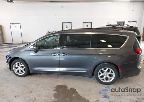 2017 Chrysler Pacifica Touring-L z USA, uszkodzony, nr VIN 2C4RC1BG0HR510851